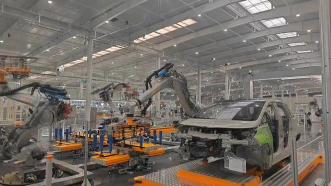 全球首个智能岛精益智造工厂线235个机器人协同作业